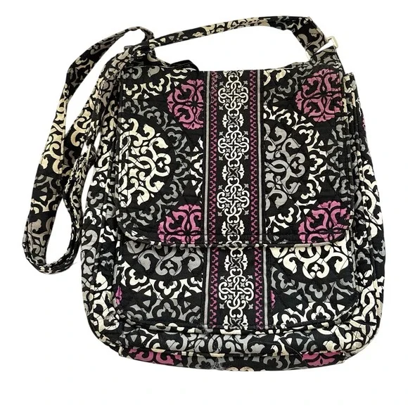 Vera Bradley Crossbody Purse Canterberry‎ Magenta Hipster Quilted Messenger Bag - Picture 1 of 7